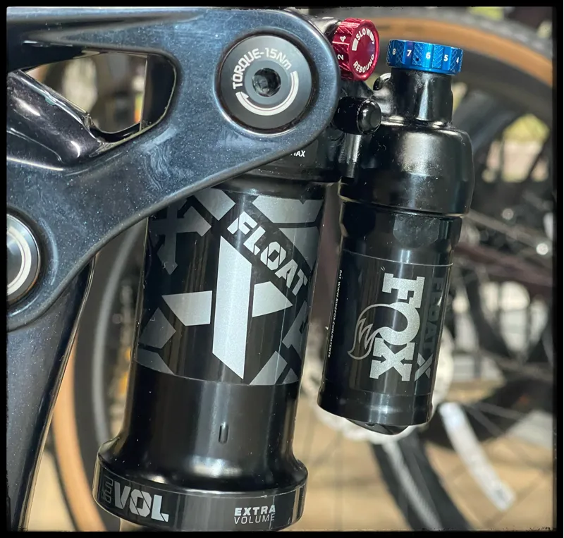 Giant Reign 1 Medium Airglow/Cold Night 2023-7